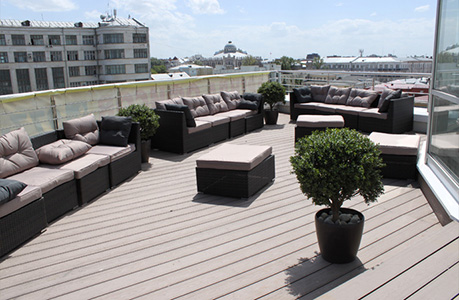 Терраса на кровле дома фото от EcoDecking