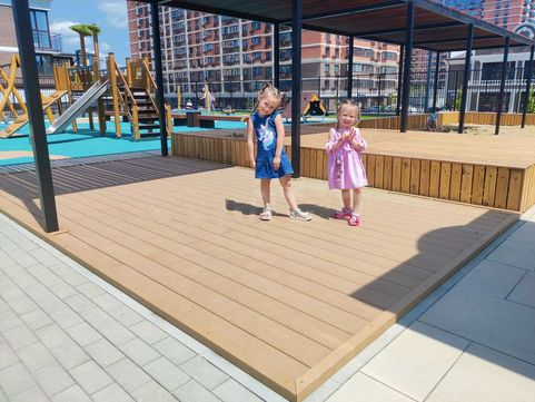 Террасное покрытие в общественных местах фото от EcoDecking