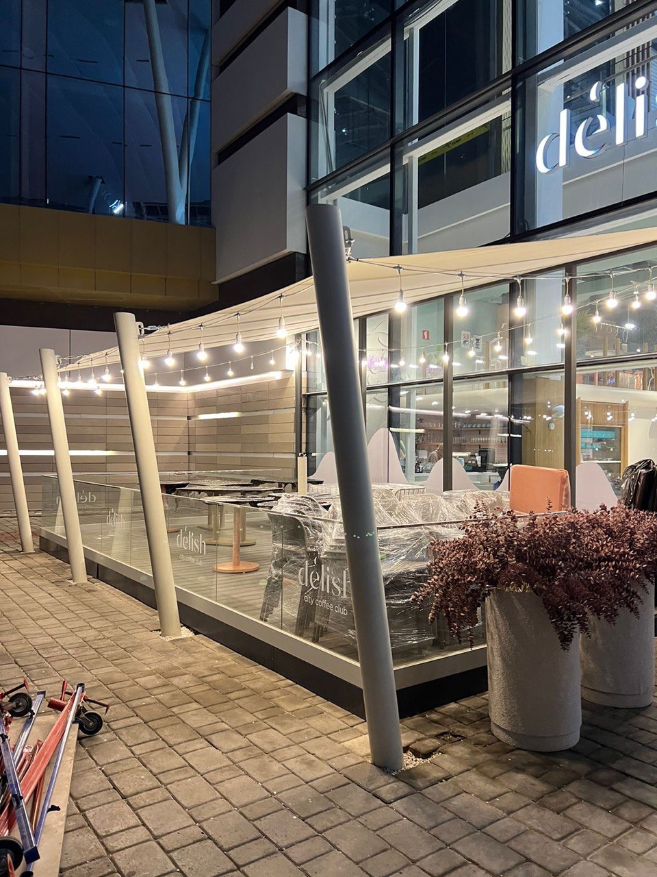 Фото готовой террасы для ресторана
            «Delish» в Астане